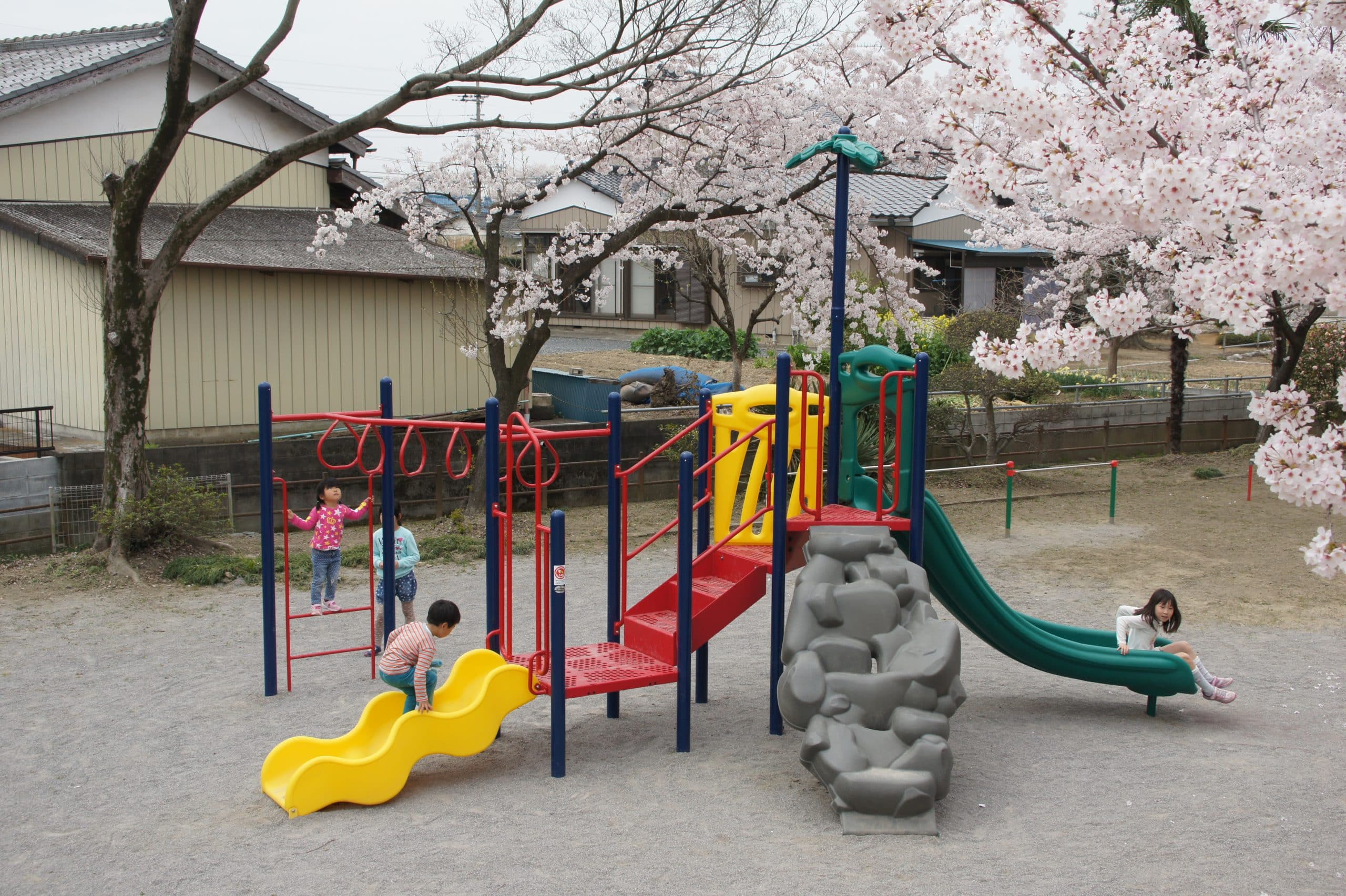 複合遊具のイメージ　株式会社アソビト