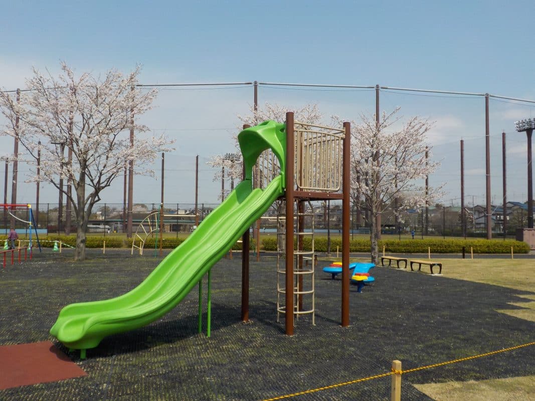 神奈川県横浜市瀬谷本郷公園に複合遊具