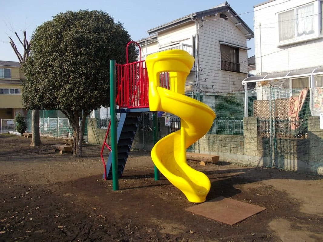 神奈川県綾瀬市やぶね地域公園スパイラル滑り台遊具