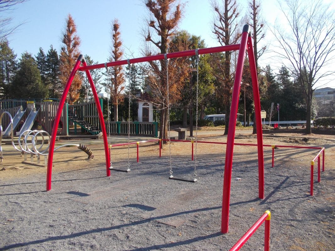 東京都多摩市乞田･貝取ふれあい広場エクスケープブランコ遊具