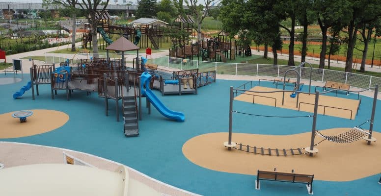 インクルーシブな複合遊具やブランコなど
