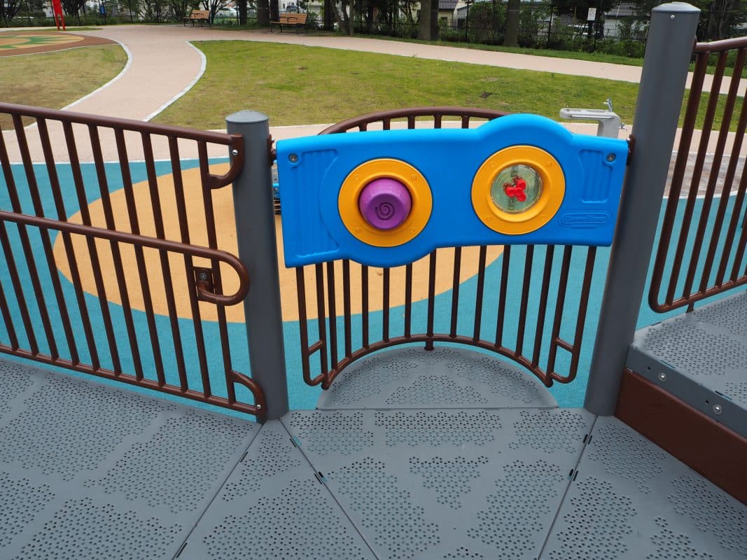 パネル遊び遊具