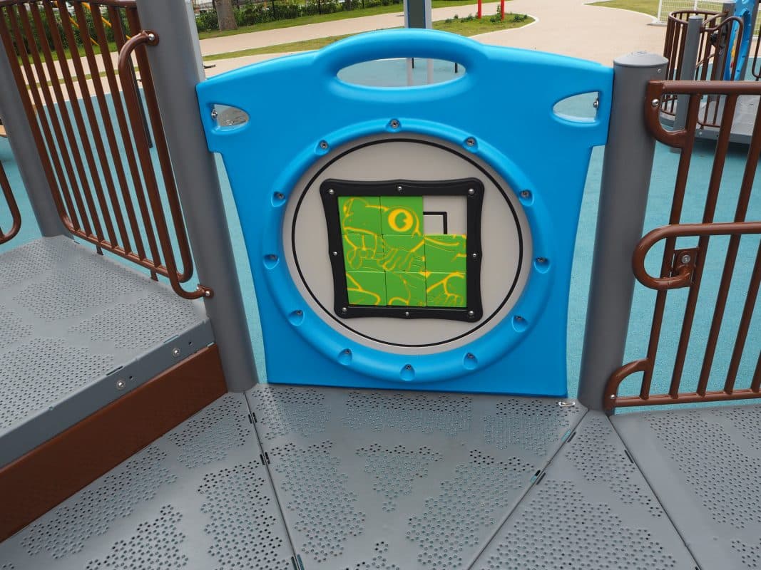 パネル遊び遊具