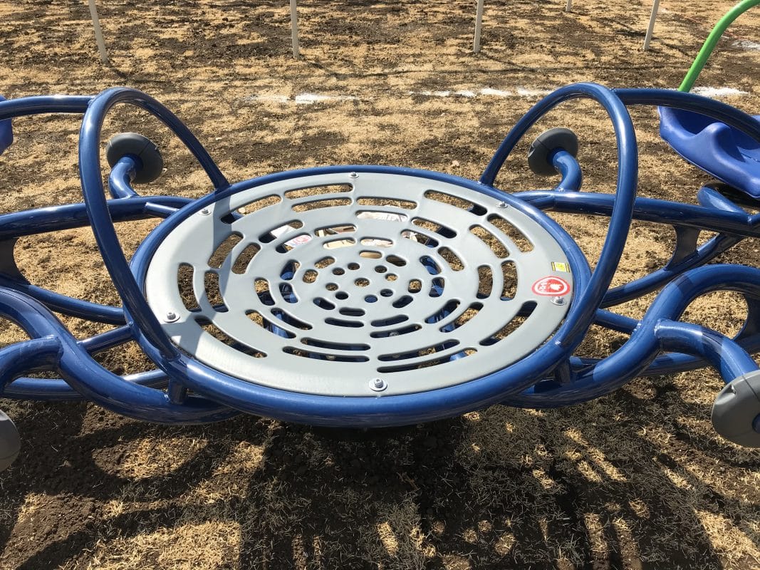 真ん中に乗れるシーソー