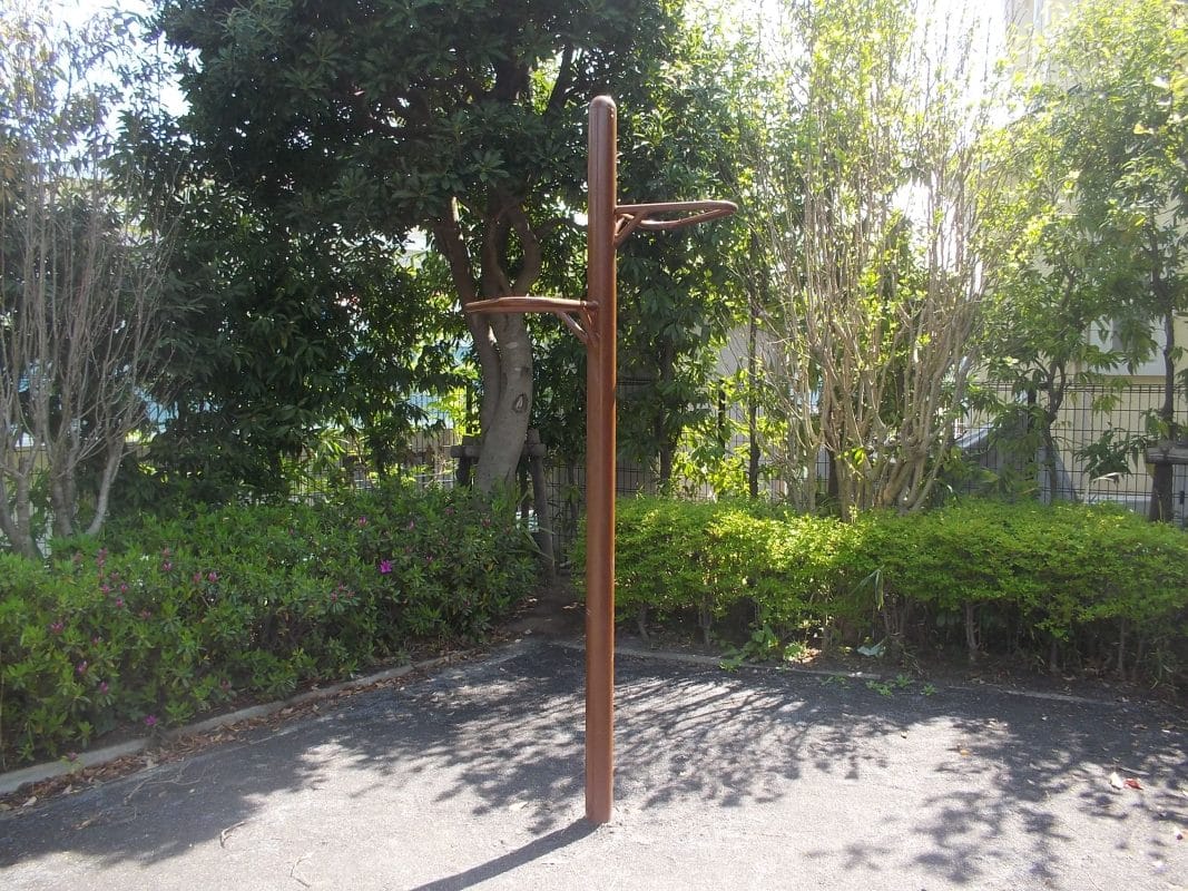 神奈川県川崎市東百合丘１丁目公園複合遊具と健康器具