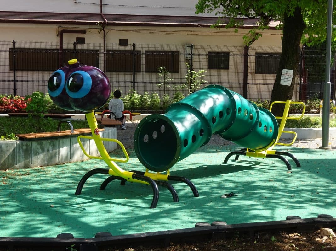 東京都品川区 荏原西公園イモムシクライマー遊具